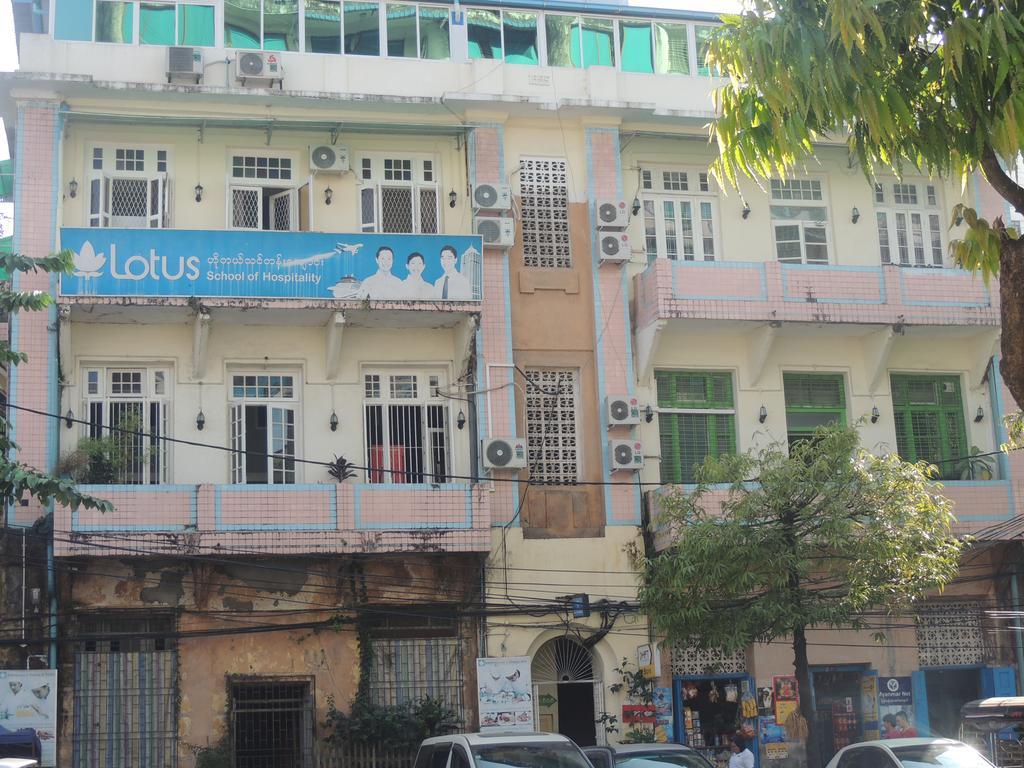 Lotus Bed & Breakfast Γιανγκόν Εξωτερικό φωτογραφία
