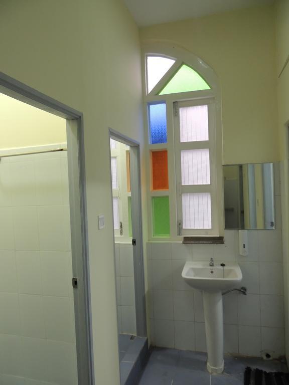 Lotus Bed & Breakfast Γιανγκόν Εξωτερικό φωτογραφία
